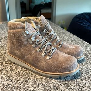 MERRELL Women’s Fashion Hiking Boots